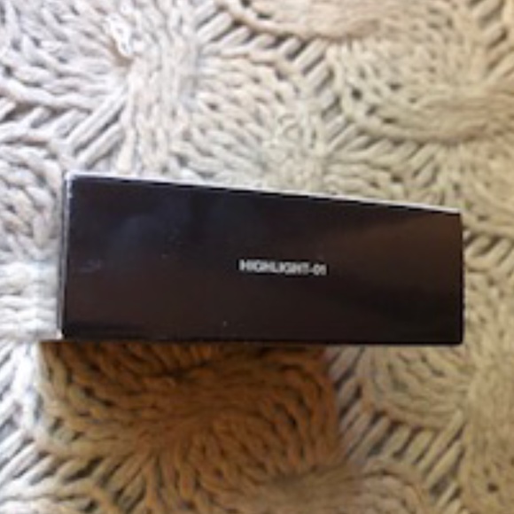 *HOST PICK* Laura Mercier Matte Radiance Baked Powder *NEW* - Picture 5 of 8